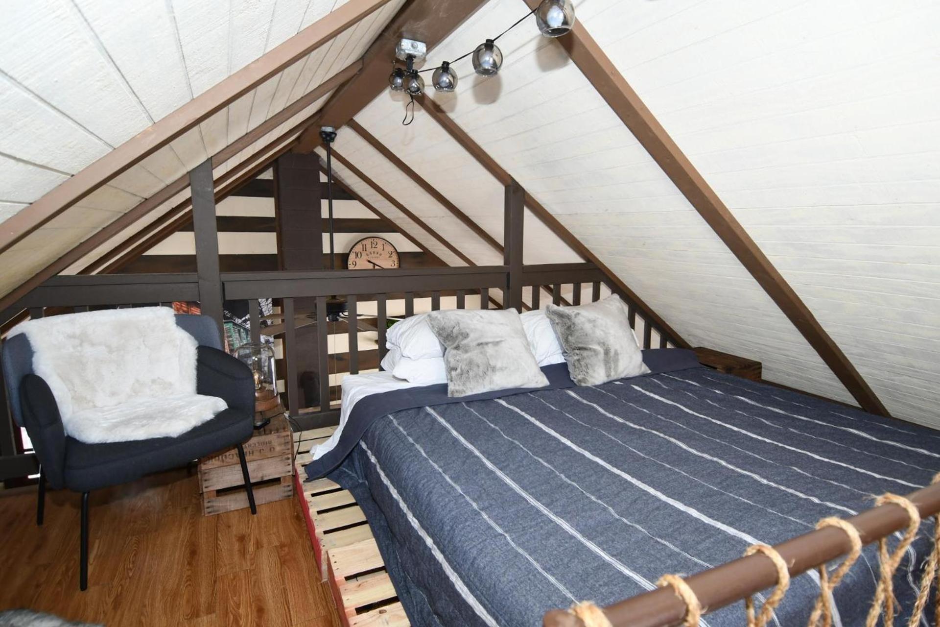River Walk Cottage - Hot Tub - Pet Friendly - Swing - Screen Porch - River Access - Fire Pit - Wifi - Grill - Deck - King Bed Great Cacapon Екстер'єр фото