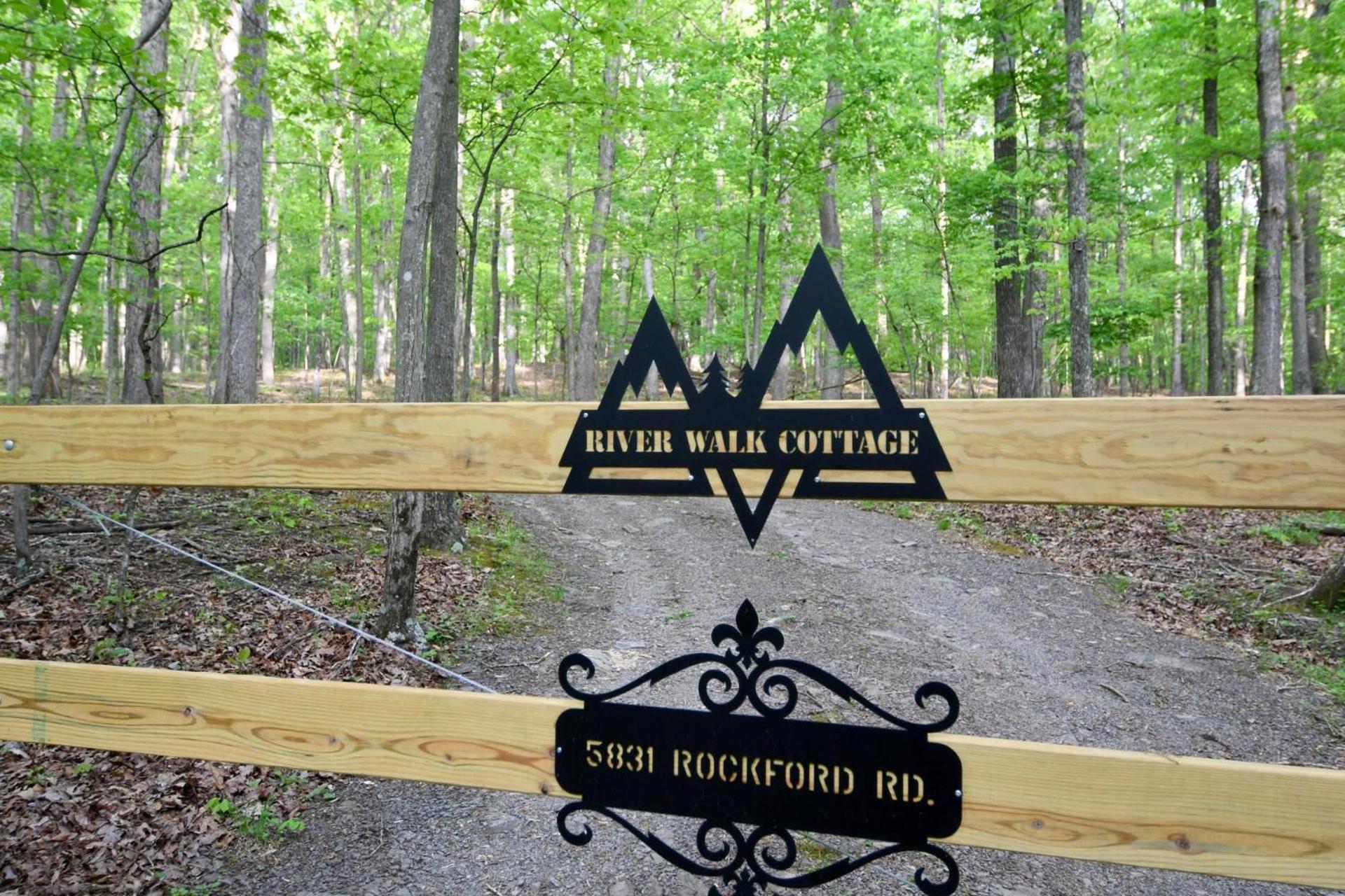 River Walk Cottage - Hot Tub - Pet Friendly - Swing - Screen Porch - River Access - Fire Pit - Wifi - Grill - Deck - King Bed Great Cacapon Екстер'єр фото