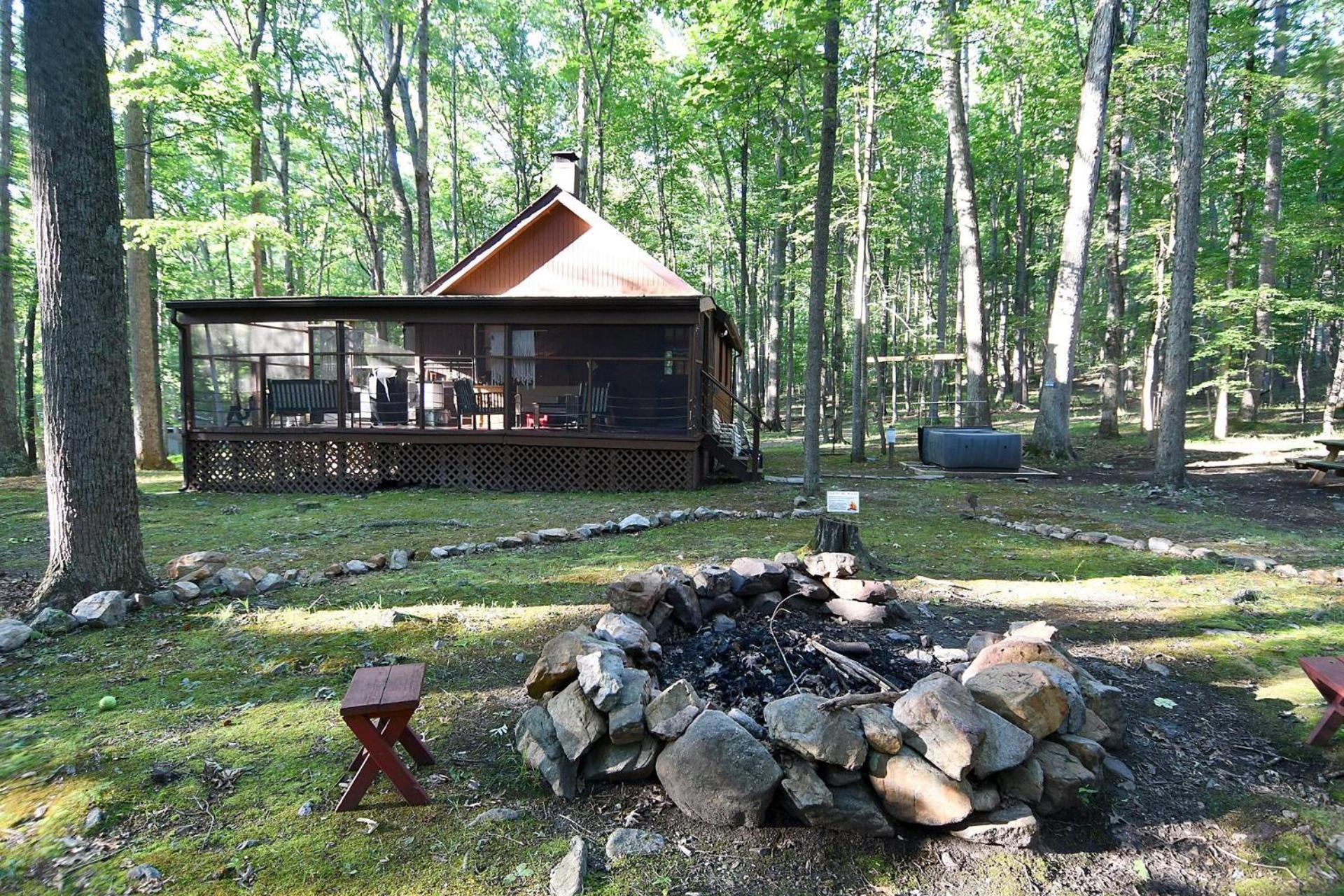 River Walk Cottage - Hot Tub - Pet Friendly - Swing - Screen Porch - River Access - Fire Pit - Wifi - Grill - Deck - King Bed Great Cacapon Екстер'єр фото