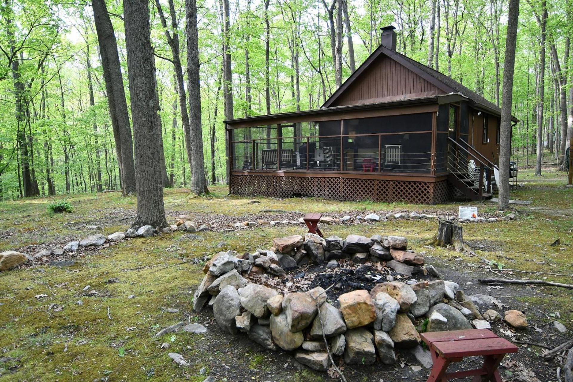 River Walk Cottage - Hot Tub - Pet Friendly - Swing - Screen Porch - River Access - Fire Pit - Wifi - Grill - Deck - King Bed Great Cacapon Екстер'єр фото